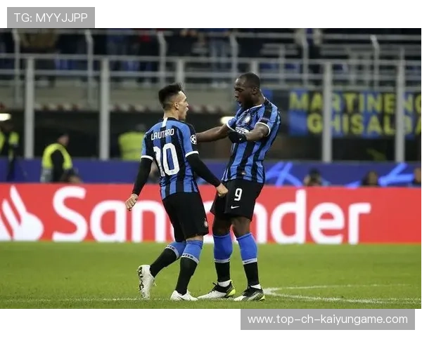 劳塔罗高难度背身护球转身射门，国际米兰前场压制效果显著：现代攻防美学的现场演绎